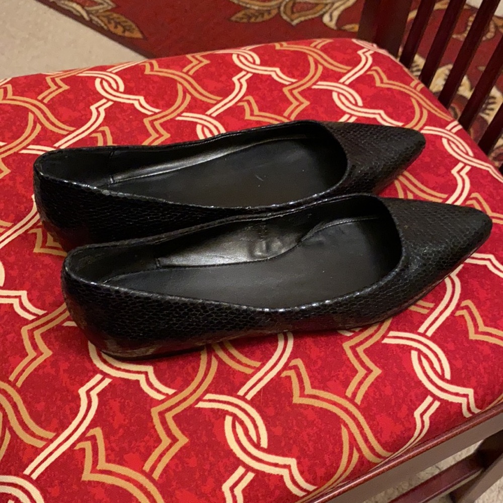 Shoes - Picture 4 of 9